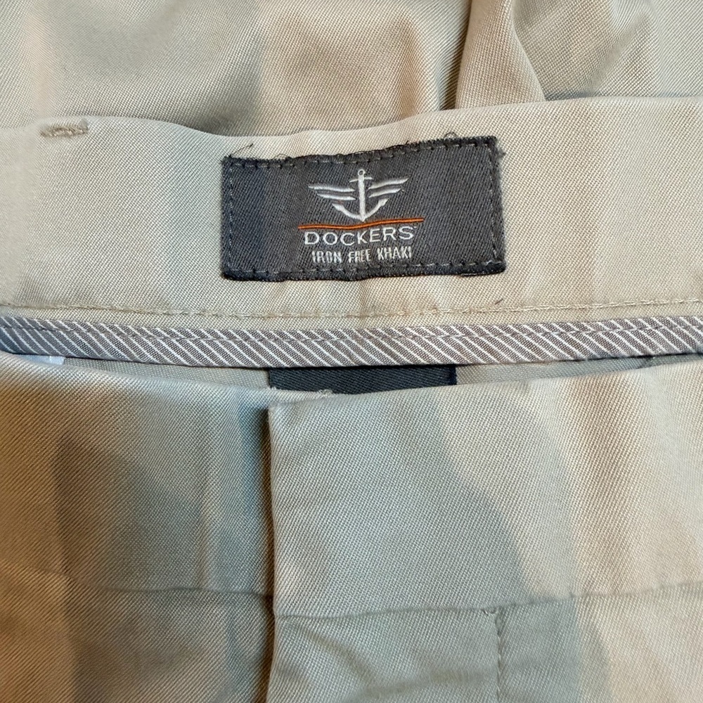 Dockers Iron Free Khaki Men’s 38x32 Beige Flat Front Wrinkle Resistant Chinos - Picture 2 of 9